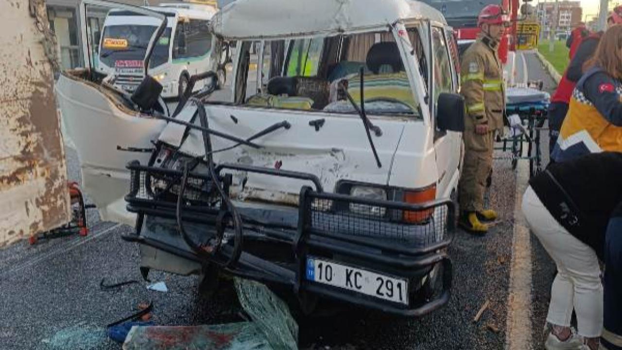 Balıkesir Akçay’da zincirleme kaza: 5 yaralı