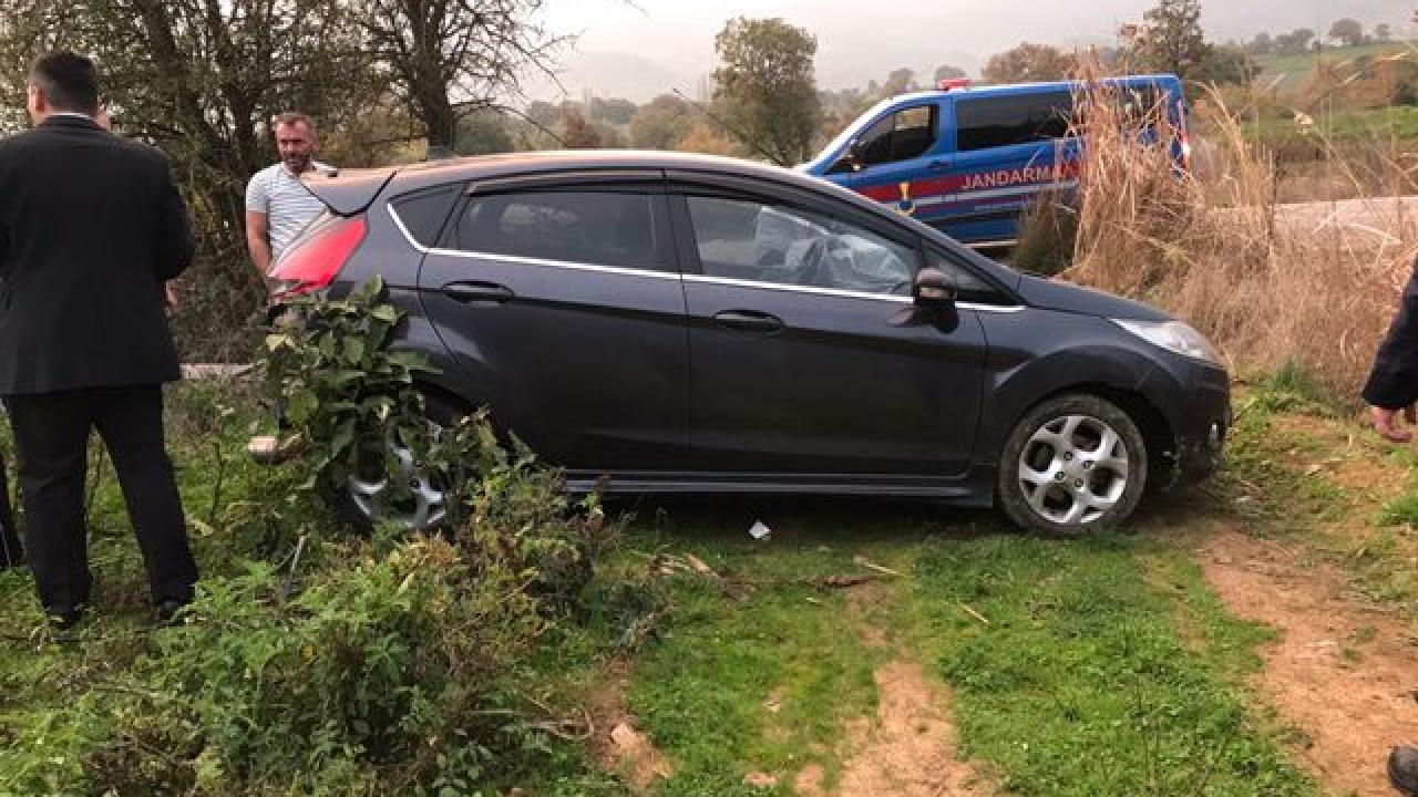 Balıkesir İvrindi&#039;de Otomobil Tarlaya Girdi