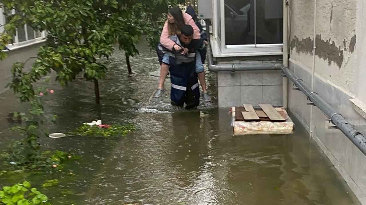Beklenen yağmur Körfez ilçelerinde hayatı olumsuz etkiledi