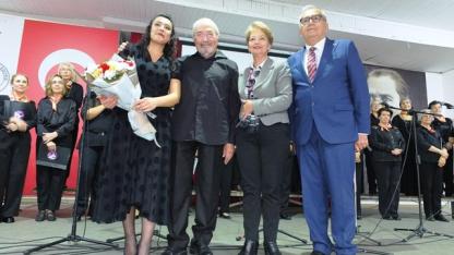 Burhaniye de Çok Sesli Kadın Korosundan Farkındalık Konseri