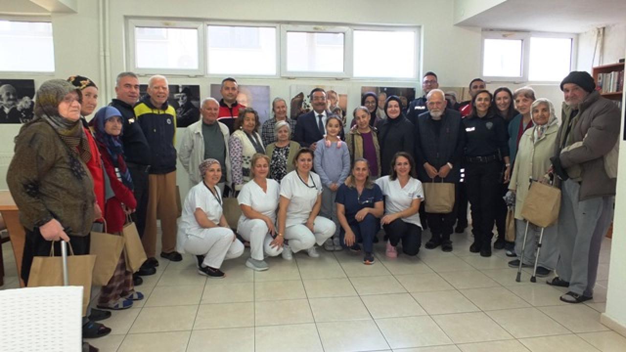 Burhaniye de huzurevi sakinleri sevindirildi