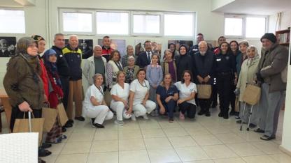 Burhaniye de huzurevi sakinleri sevindirildi