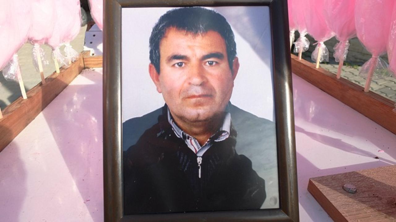 Burhaniyeli seyyar satıcı ölen kardeşi için pamuk şekeri hayrı yaptı