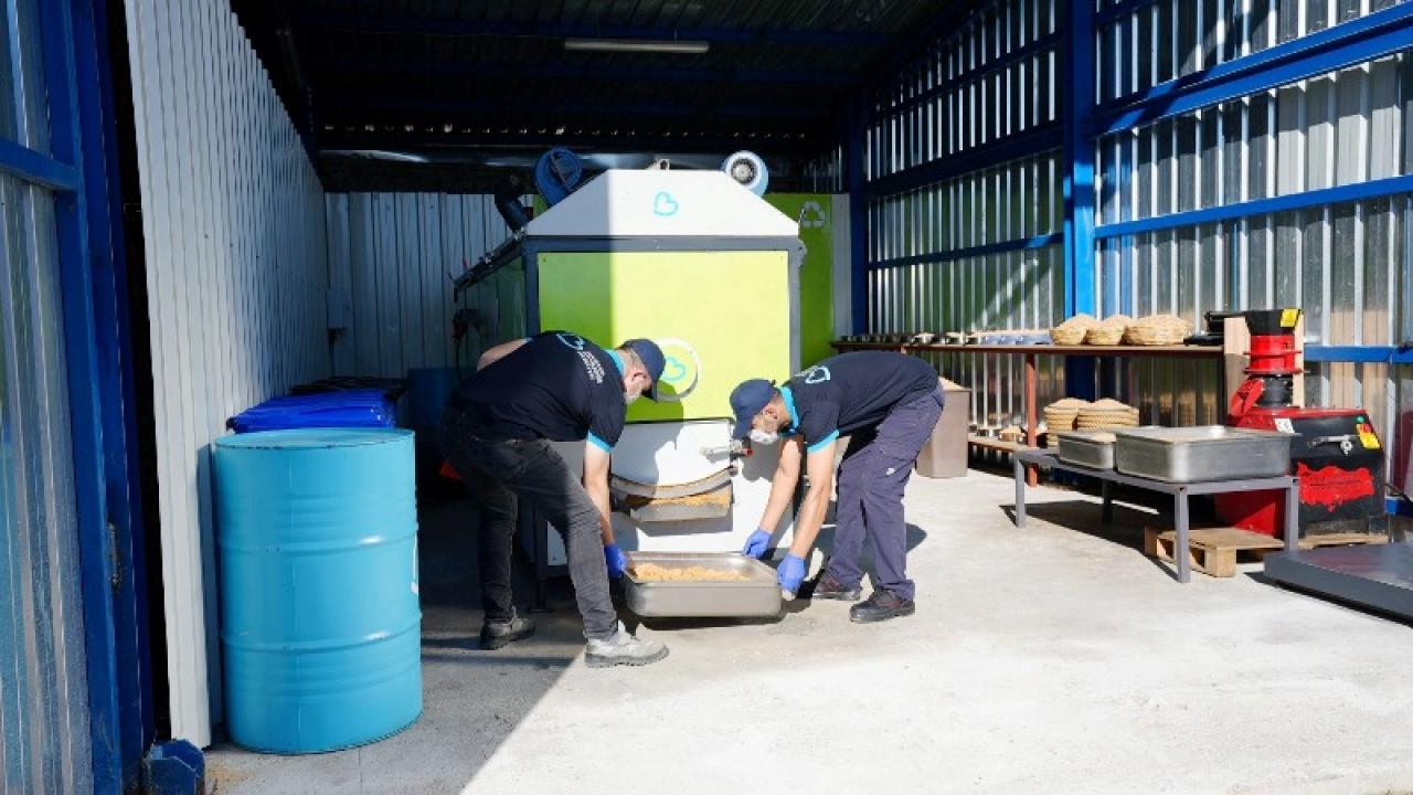 Büyükşehir, can dostların mamasını kendi üretiyor