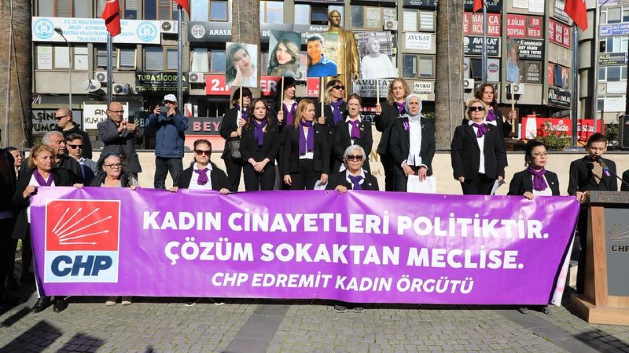 CHP Edremit İlçe Kadın Kolları kadına şiddete karşı için meydandaydı..
