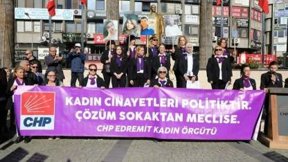 CHP Edremit İlçe Kadın Kolları kadına şiddete karşı için meydandaydı..