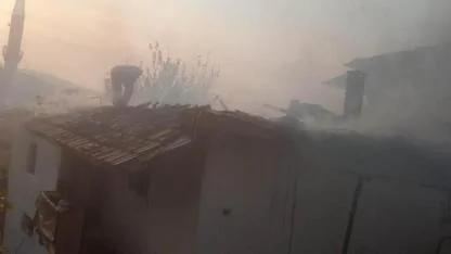 Dursunbey’de 2 Katlı Evde Yangın