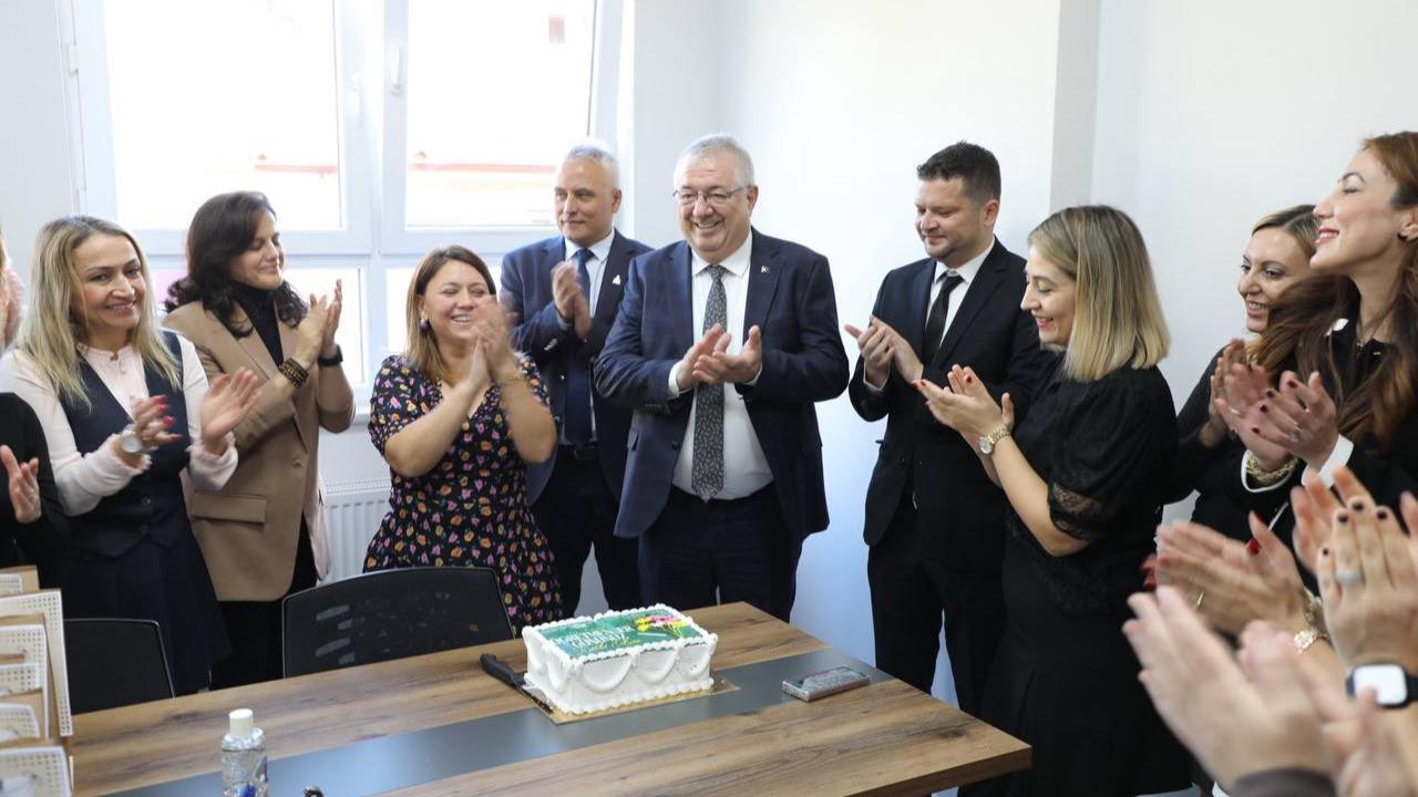 Edremit Belediye Başkanı Mehmet Ertaş’tan Öğretmenler Günü Kutlaması