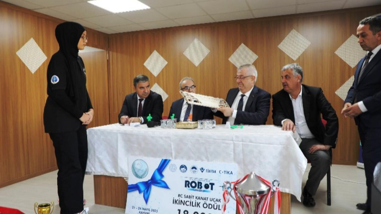 Edremit Belediyesi şampiyon öğrencileri ödüllendirdi