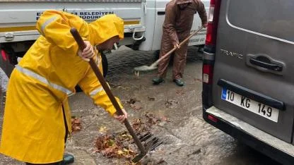 Edremit Belediyesi yağışlara karşı 7/24 çalışıyor