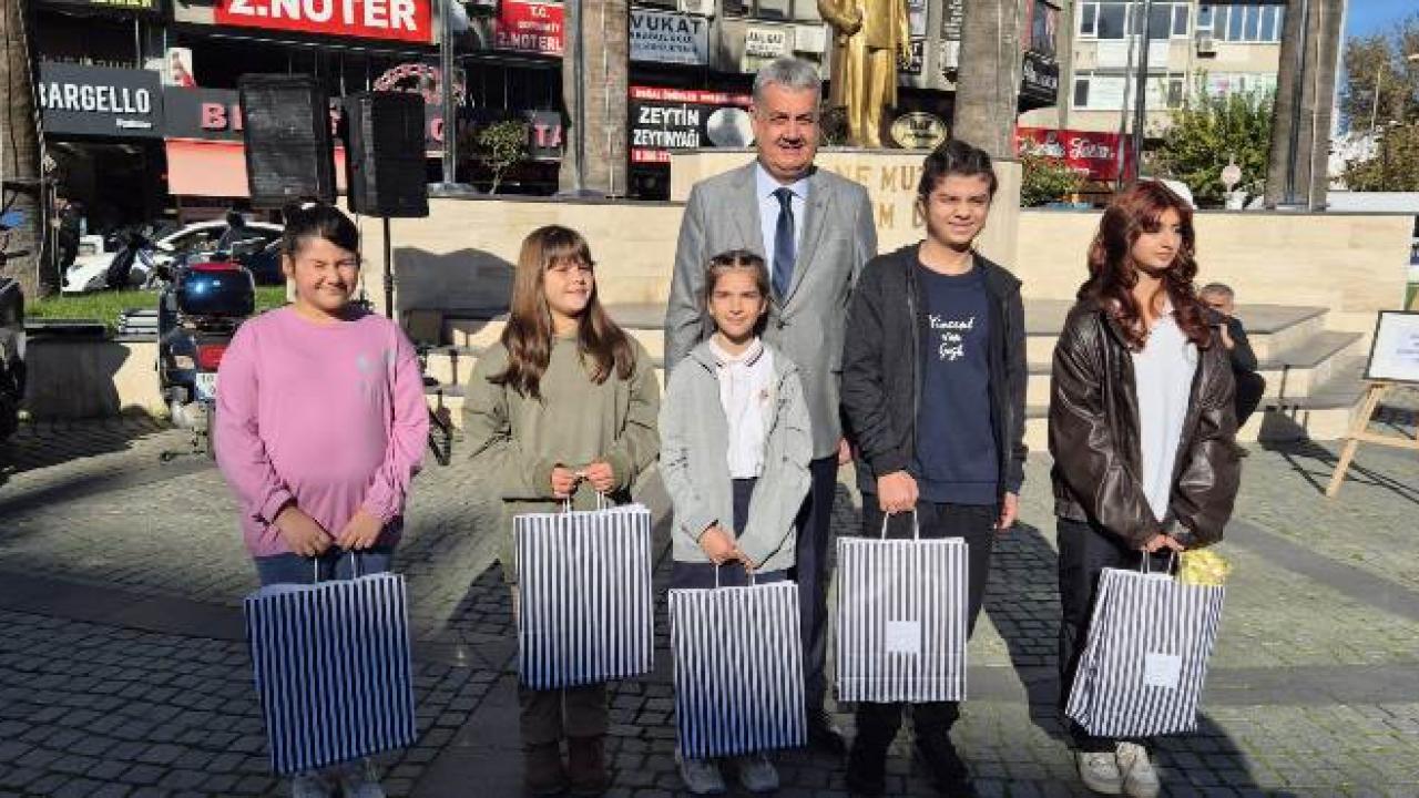 Edremit'te "Kadına Yönelik Şiddete Karşı" Farkındalık Etkinliği