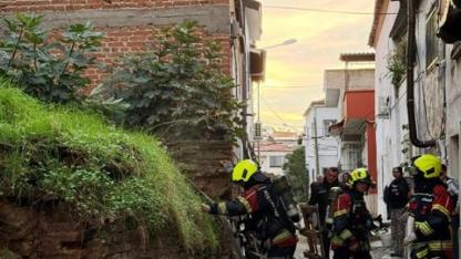 Edremit’te metruk binada yangın