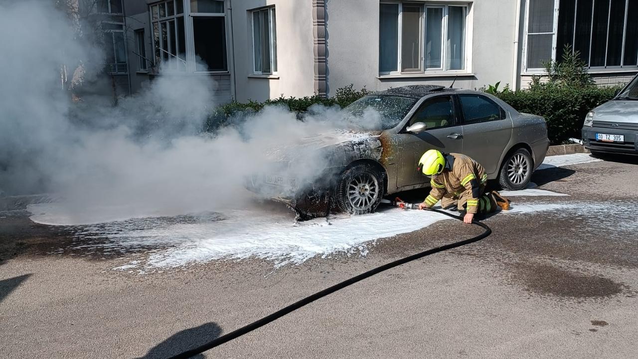 Gönen’de bir araç yandı