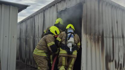 Gönen'de depo yangını korkuttu