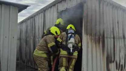 Gönen'de depo yangını korkuttu