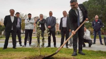 Kar Spor İda Ultra öncesinde zeytin fidanları toprakla buluştu