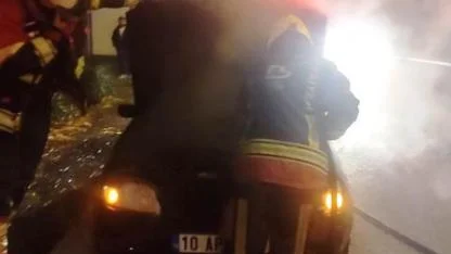 Karesi’de bir araç yandı