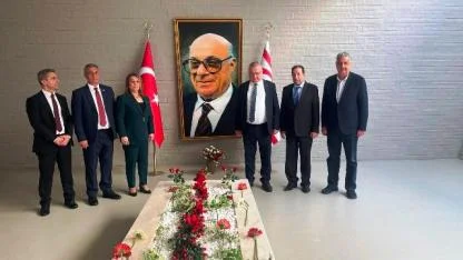 KKTC’nin 42. Kuruluş Yıl Dönümünde Denktaş’ın Mezarı Ziyaret Edildi