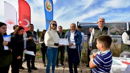 Orman Genel Müdürü Bekir Karacabey, Bandırma'da zeytin hasadı yaptı