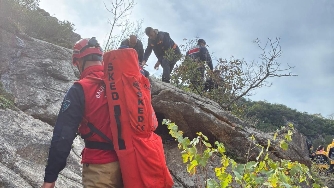 Susurluk'ta kayalıklardan düştüler
