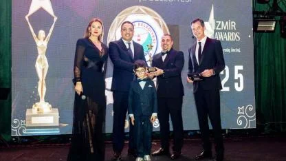 2. İzmir Yılın Enleri Ödülleri görkemli bir geceyle sahiplerini buldu