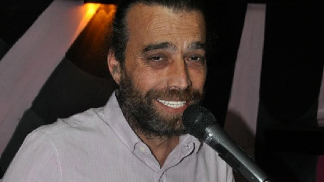 Akçay’da Bir Ses Doğuyor: Gecelerimize Soner Üngün’ün Bir Yıldızı Parlıyor