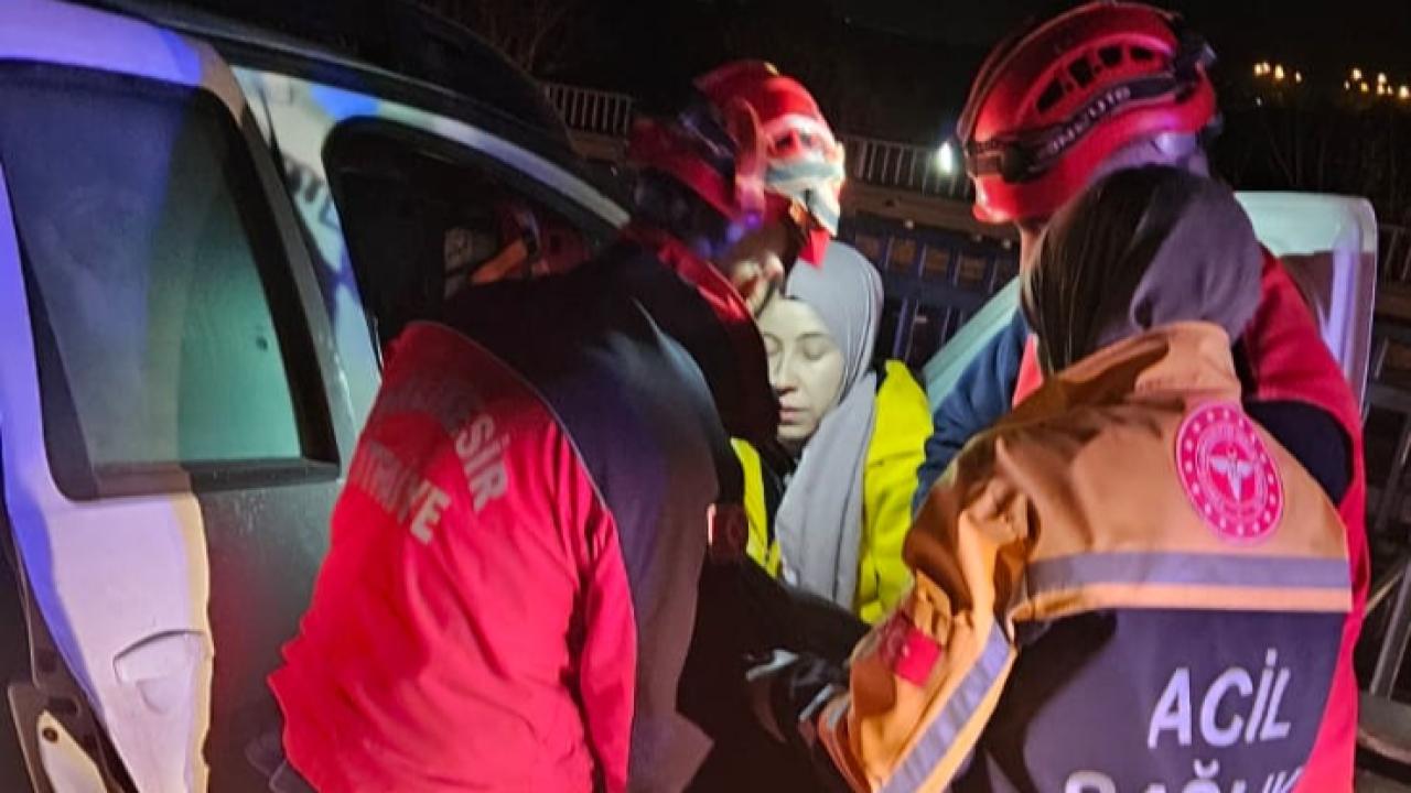 Altıeylül’de otomobil direksiyon hakimiyetini kaybetti: 2 yaralı