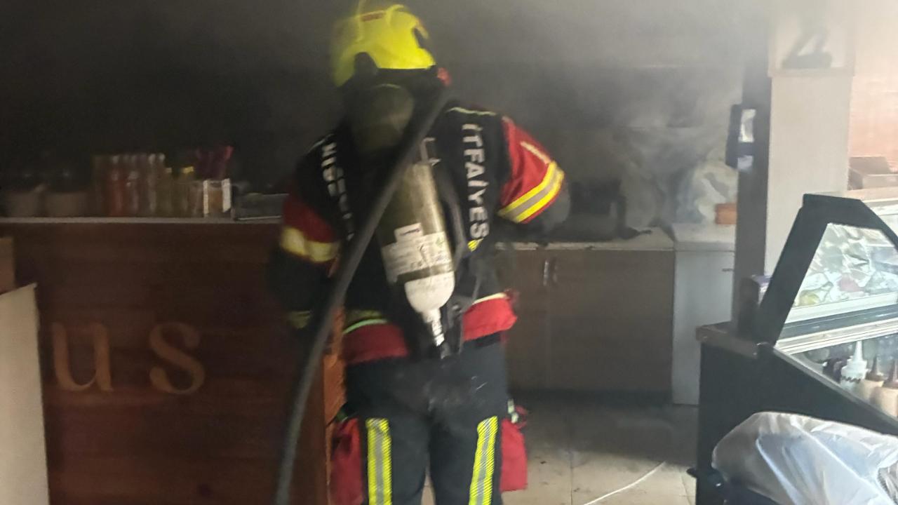 Altınoluk’ta işletmenin mutfağında yangın çıktı