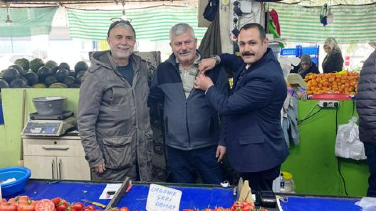 Anahtar Parti Karesi’de halkla iç içe, esnafın yanında