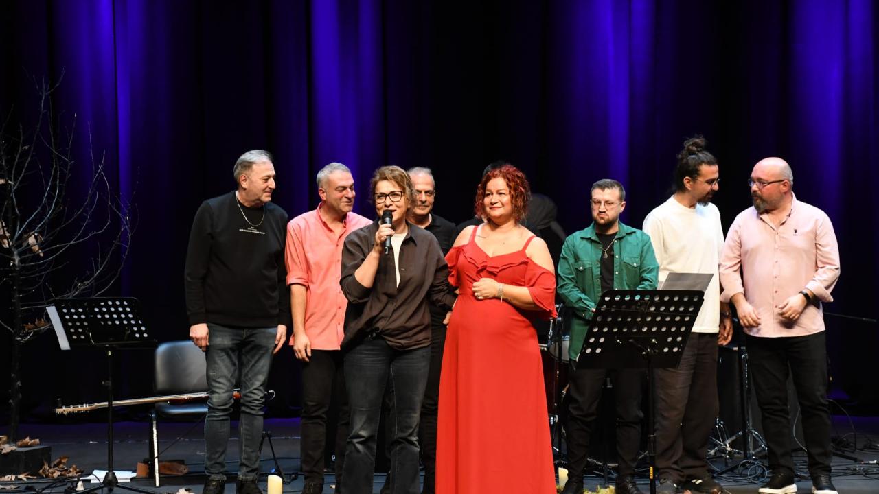 Avlu’da Sezen Aksu Şarkıları Konseri’ne yoğun ilgi