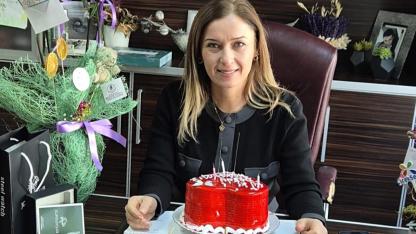 Avukat Mehtap Yankır’a dava sahiplerinden doğum günü sürprizi