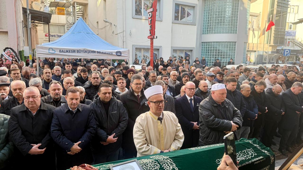 Aynur Öğretmen Hüzünle Son Yolculuğuna Uğurlandı