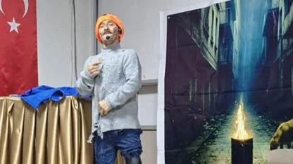 Ayvalıklı Engelli Oyuncudan “Yalnız Bir Adamın Hikayesi”