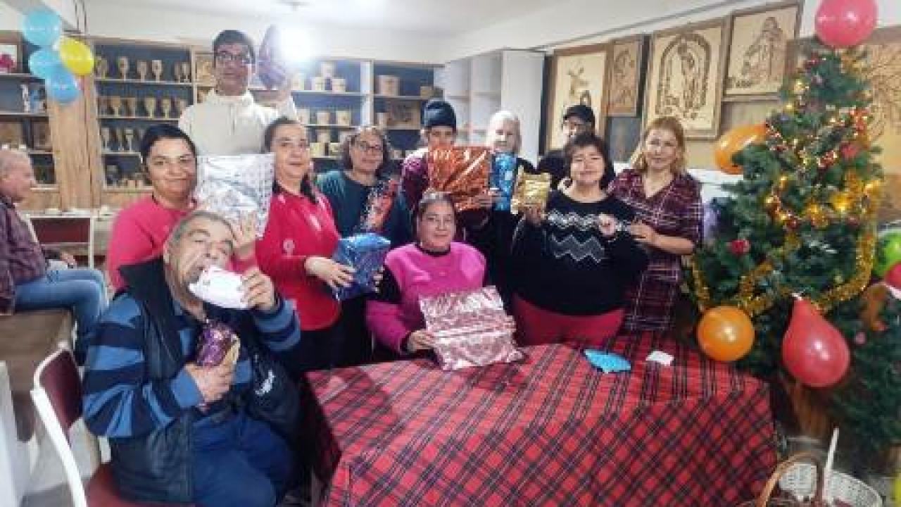 Ayvalık’ta Engellilerden Erken Yeni Yıl Kutlaması