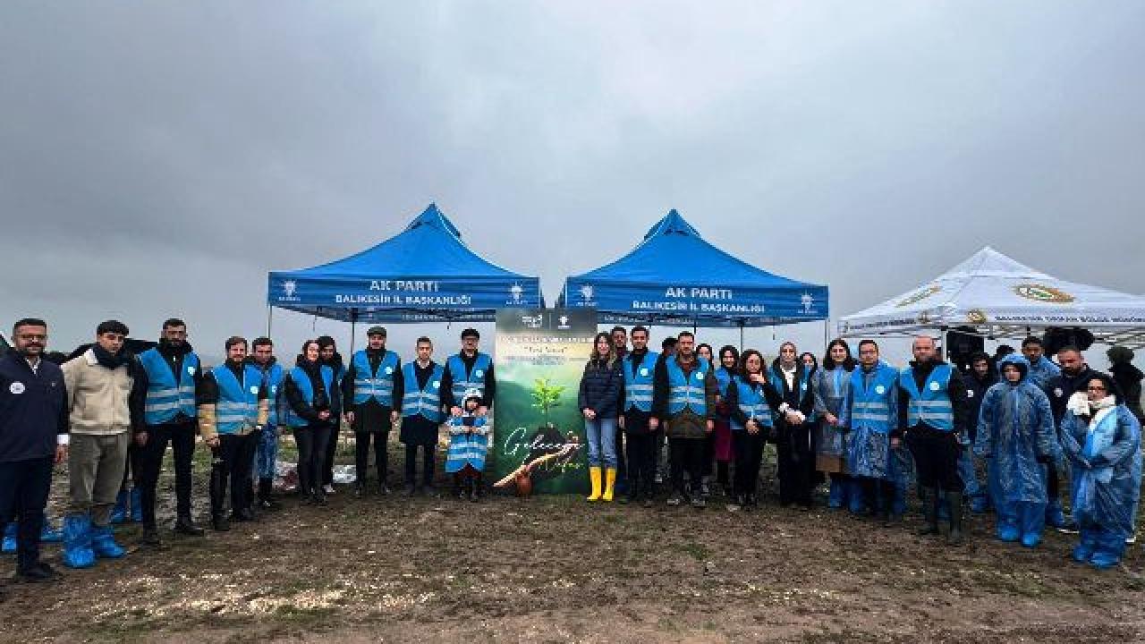 Balıkesir AK Gençlik’ten Fidan Dikim Seferberliği