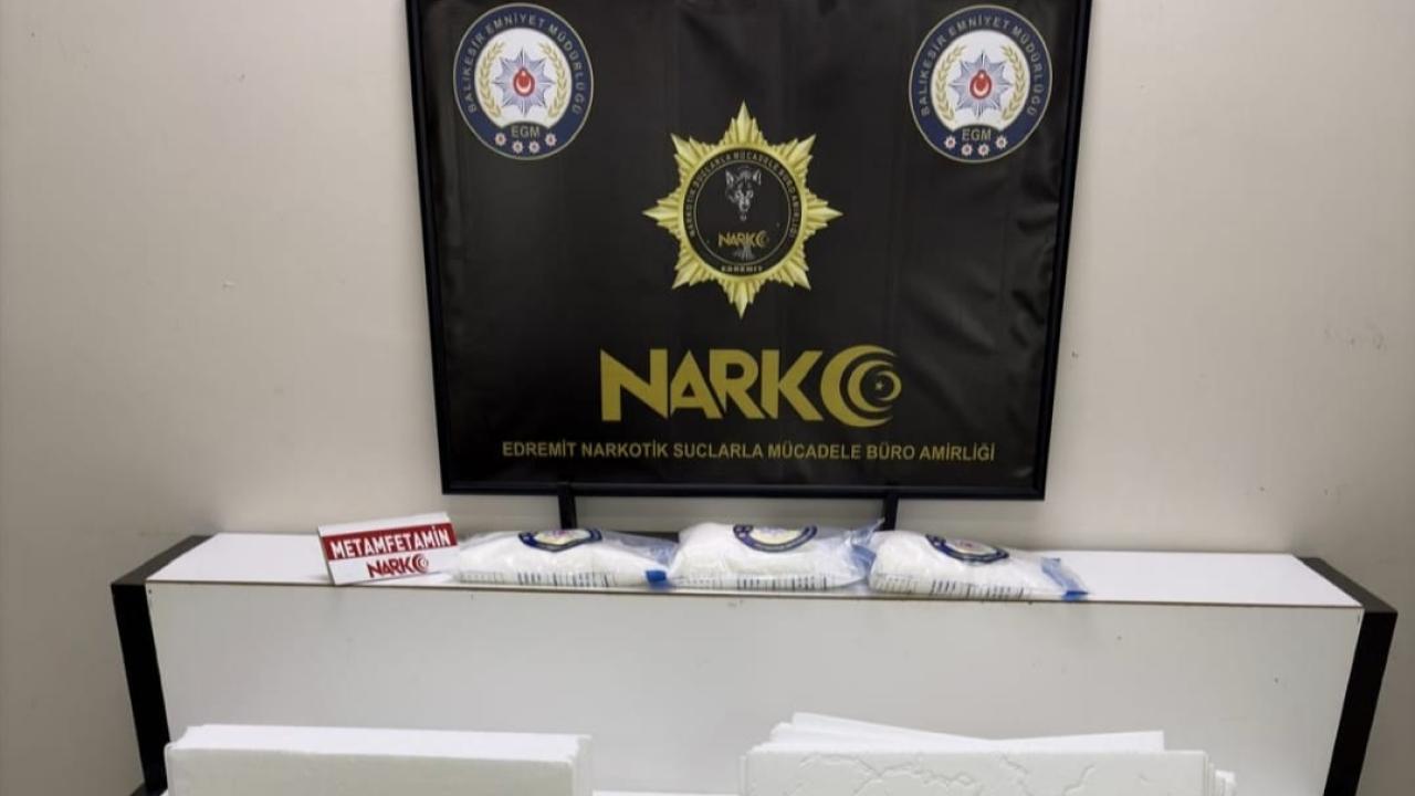 Balıkesir'de inşaat işçisi yolcudan 3 kilo metamfetamin çıktı