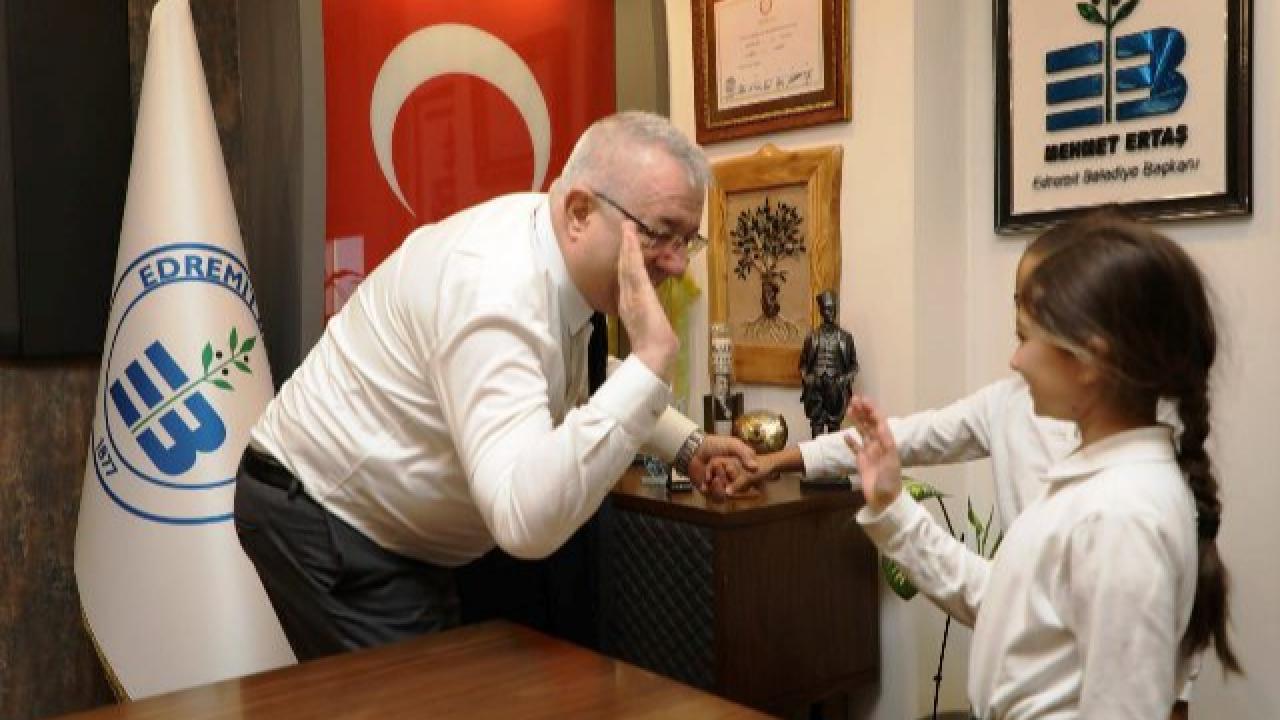 “Başkan Ertaş, Miniklerin Kan Bağışı Davetini Kabul Etti”