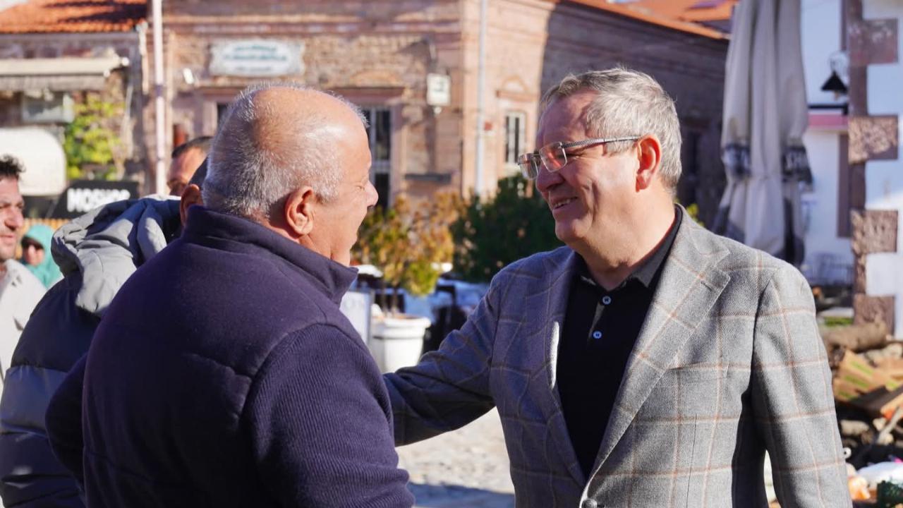 Başkan Mesut Ergin Cunda Adası&#039;nda esnaf ve vatandaşlarla buluştu