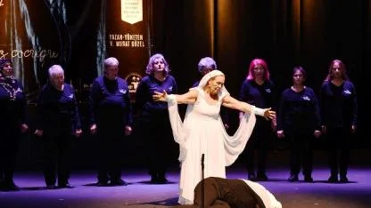 Bir Günde İki Tiyatro Oyunu Sanatseverlerle Buluştu