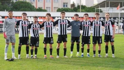 Burhaniye Belediyespor geleceği sağlama aldı