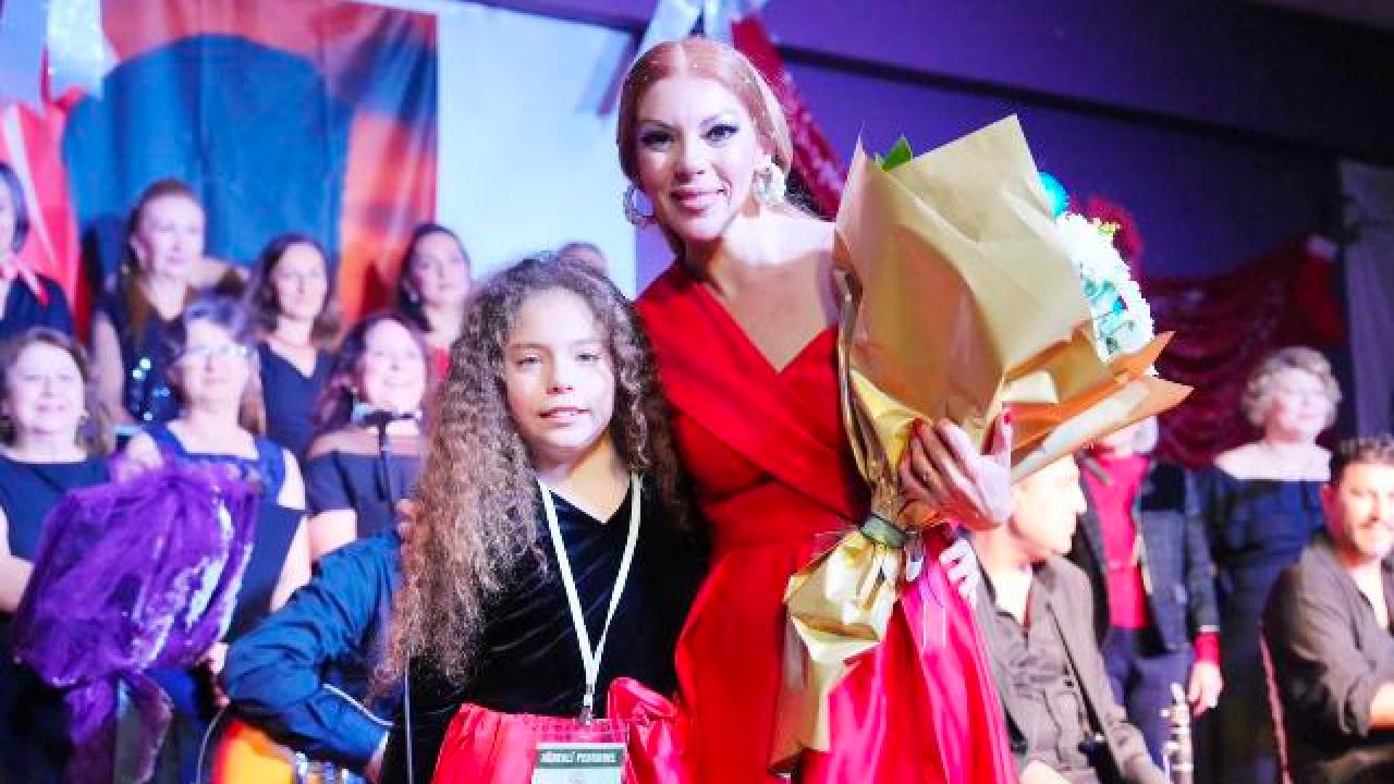 Burhaniye'de Müzik Ve Dayanışma Gecesi Fark Yarattı