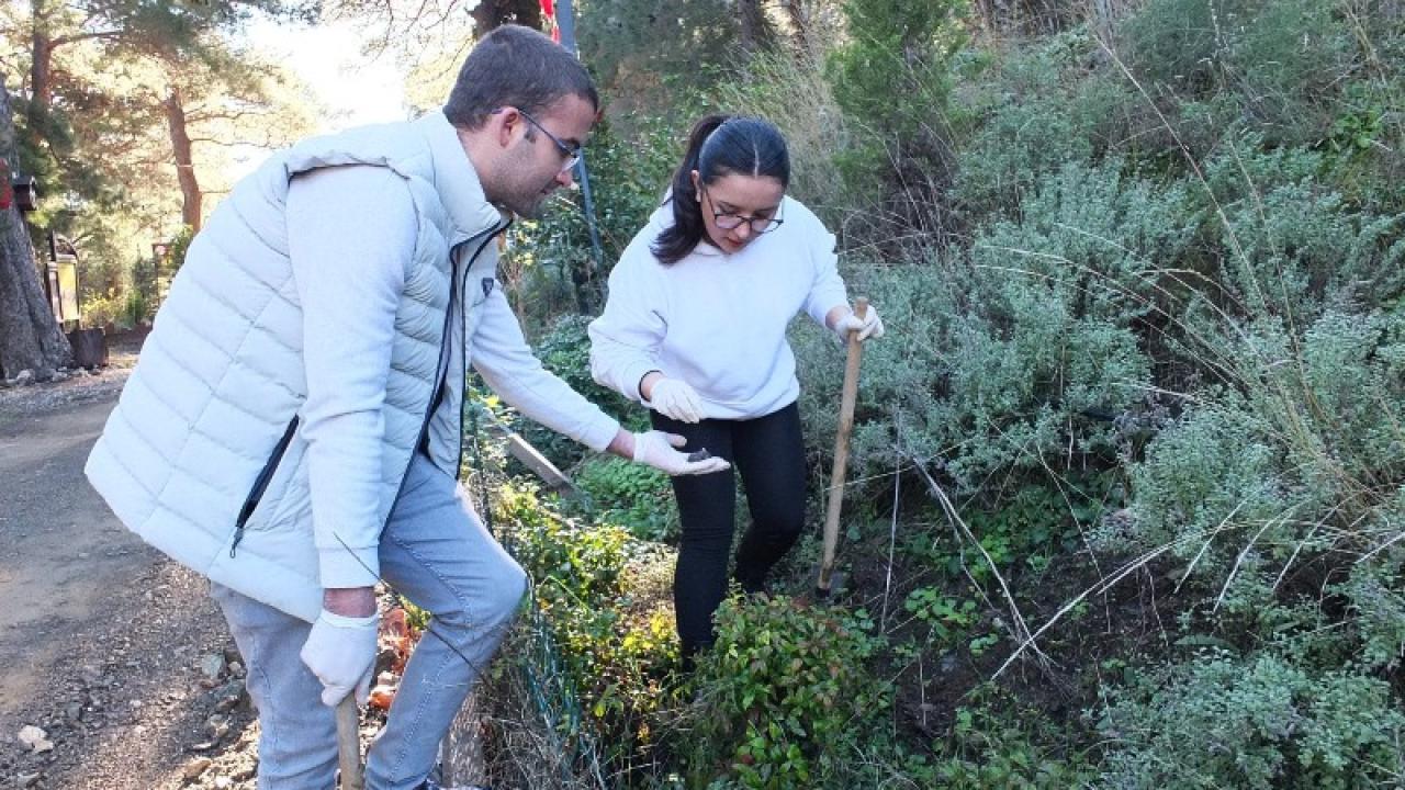 Burhaniye'den üniversiteliler Dereli köyünün konuğu oldu