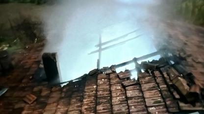 Dursunbey’de tek katlı evde çatı yangını