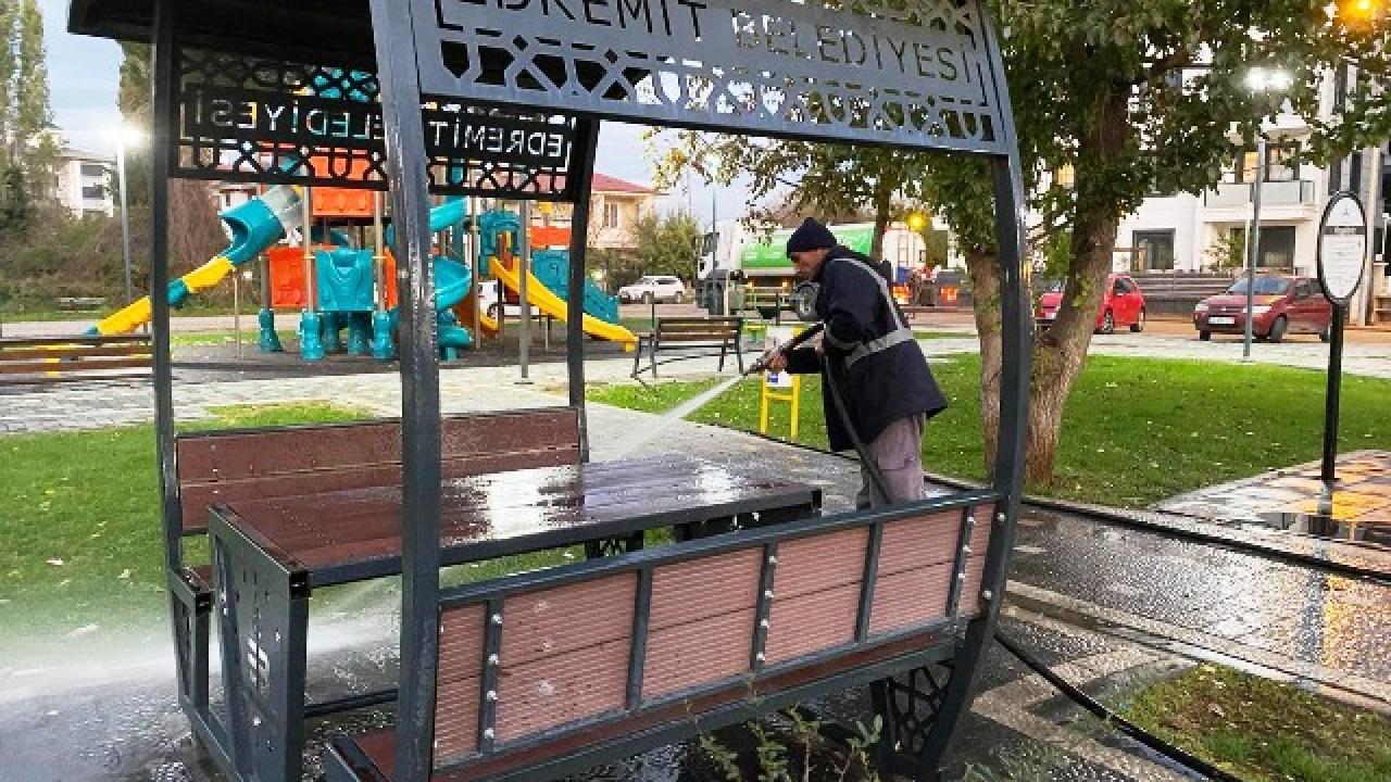 Edremit Belediyesi’nden parklarda hızlı temizlik çalışması