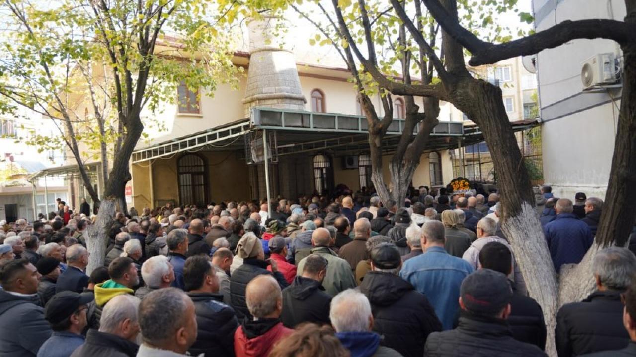 Edremit, bir değerini daha kaybetti. Celal Eğilmez, hüzünle toprağa verildi.