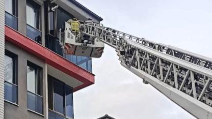 Edremit’te depo yangınında 14 kişi dumandan etkilendi