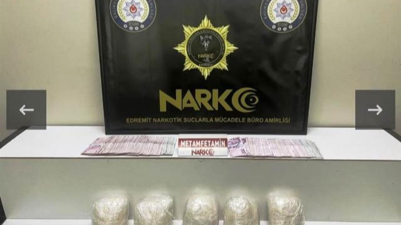 Edremit’te durdurulan araçtan 5 kilo uyuşturucu çıktı