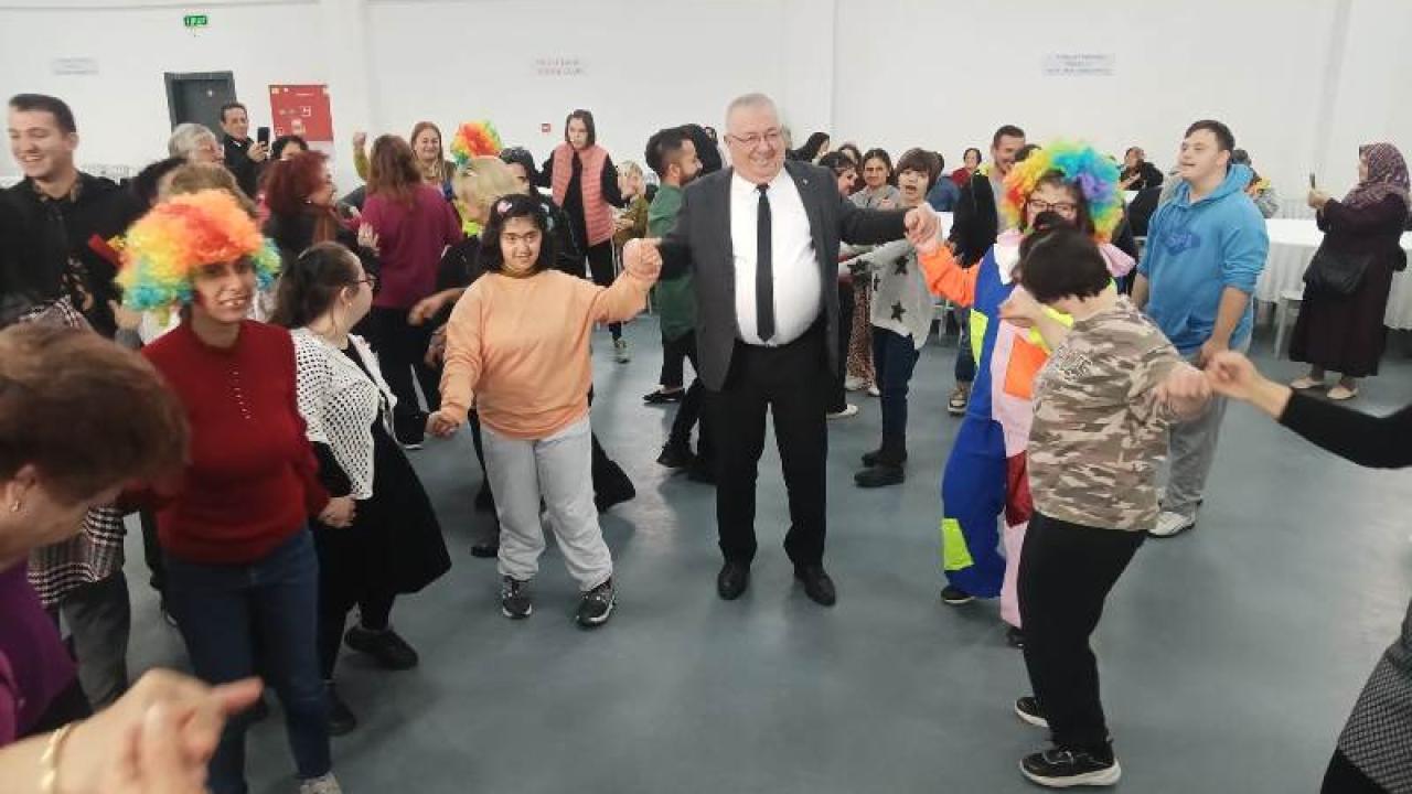 Engelliler, Başkan Ertaş&#039;la neşeli bir gün geçirdi