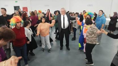 Engelliler, Başkan Ertaş'la neşeli bir gün geçirdi