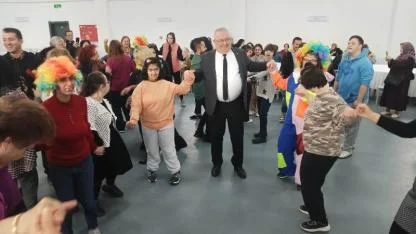 Engelliler, Başkan Ertaş'la neşeli bir gün geçirdi